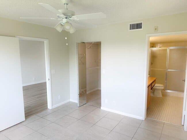 Building Photo - 2222 N Cypress Bend Dr