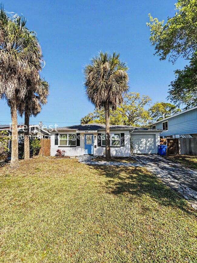 Building Photo - 1885 Shore Acres Blvd NE