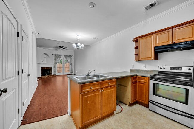Building Photo - 1017 Ashwood Dr