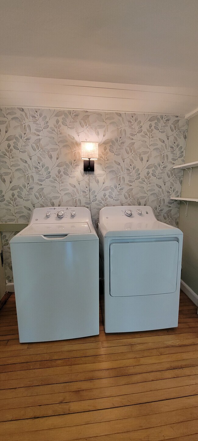 Building Photo - 45 Elm St