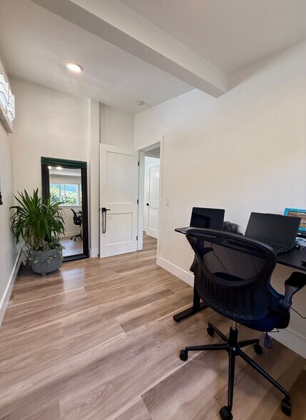 Building Photo - 1140 W Balboa Blvd