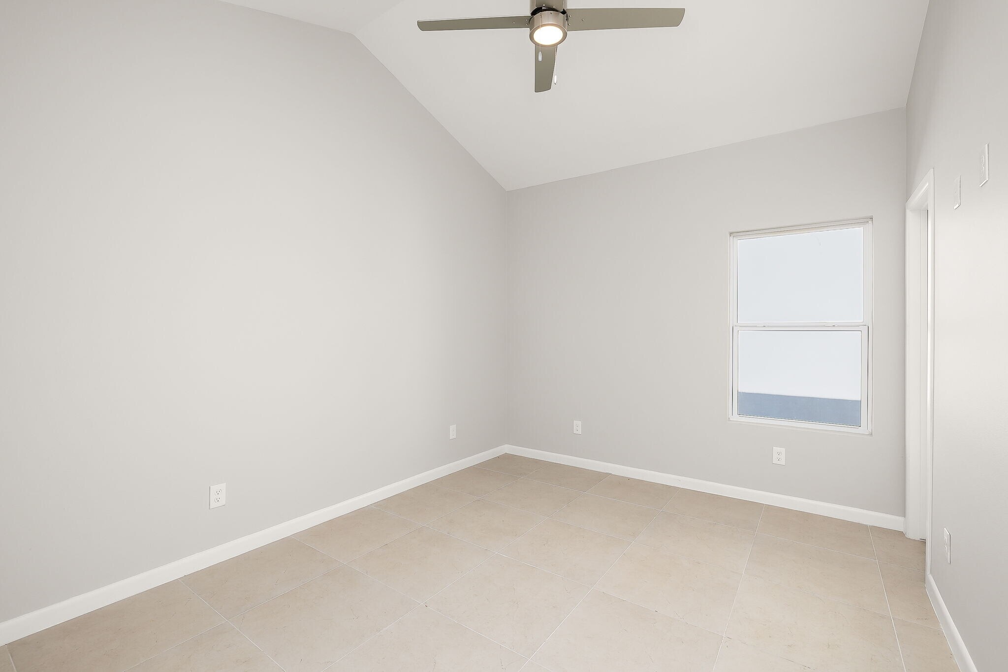 Building Photo - 2700 Robin Rd