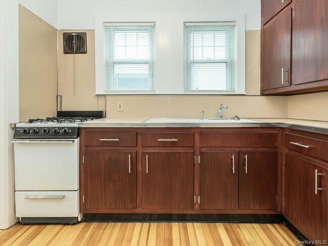 Building Photo - 70 Central Ave