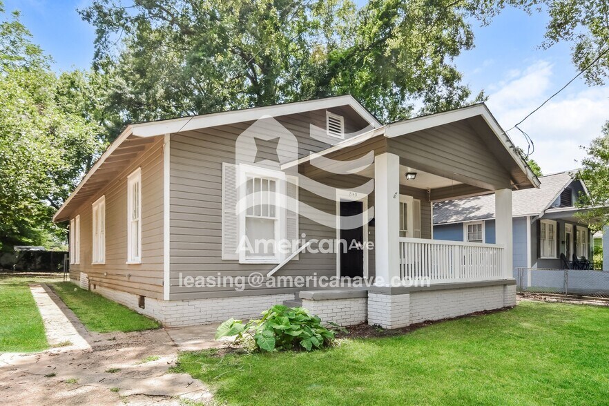 Building Photo - 2140 Winona Ave