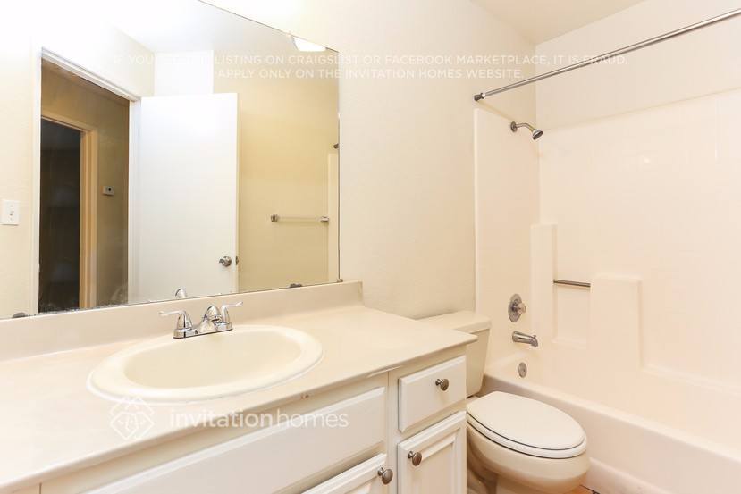 Building Photo - 1080 Mission Cir