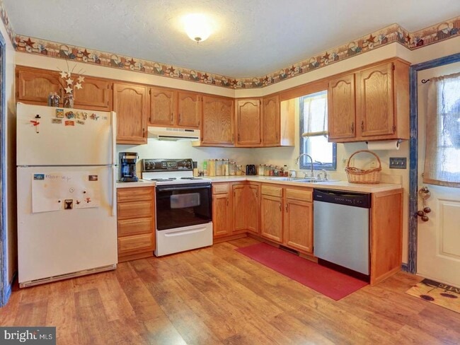 Building Photo - 16 Colonial Dr