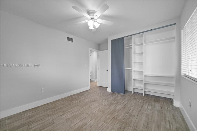 Building Photo - 16400 SW 100th Ct