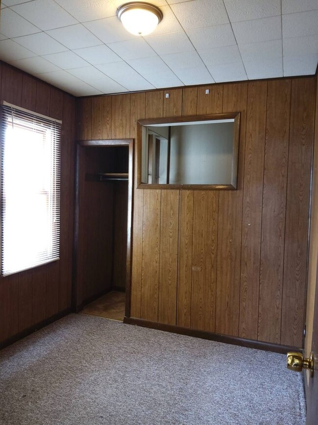 Building Photo - 2 Bedroom Single Family Home - Open Concep...