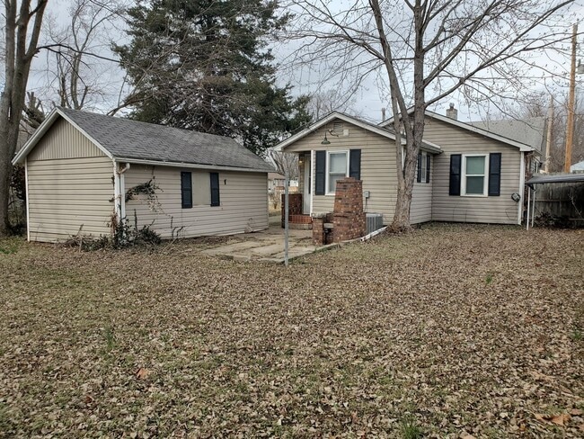 Building Photo - Very nice and recently remodeled 2BR rancher with 1 car garage