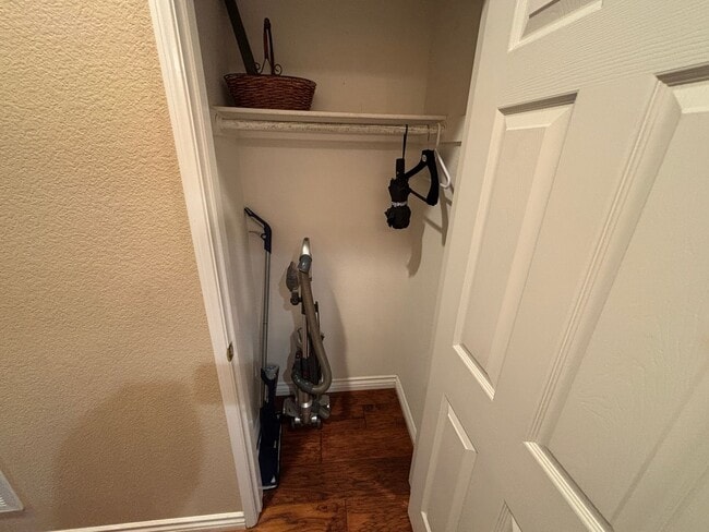 Building Photo - Gorgeous and spacious 5 bedroom FURNISHED home in Canyon Crest for rent!