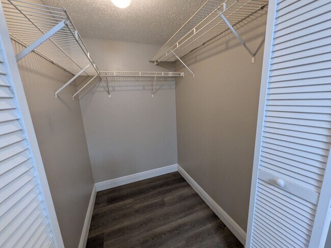 Building Photo - First Floor Condo at Pine Shadows Condomin...