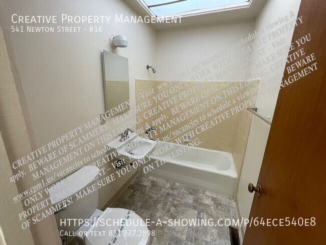 Building Photo - 541 Newton St