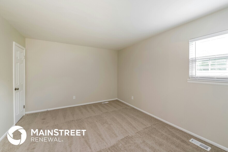 Building Photo - 405 Woodlake Dr