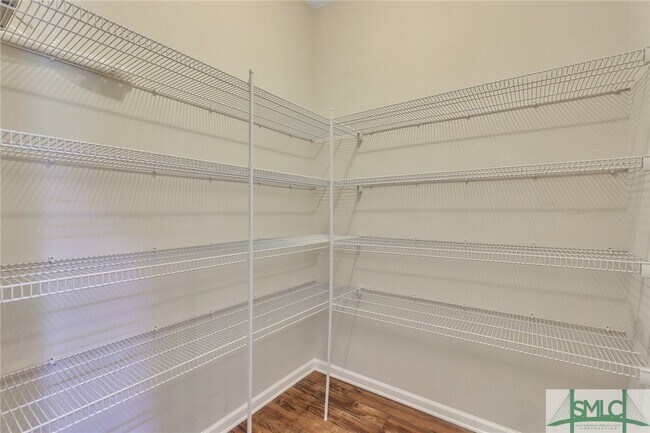 Building Photo - 136 Waverly Way