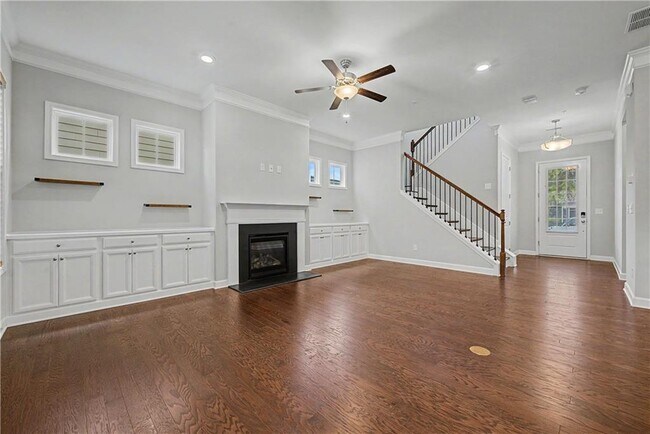 Building Photo - 165 Mansfield Dr