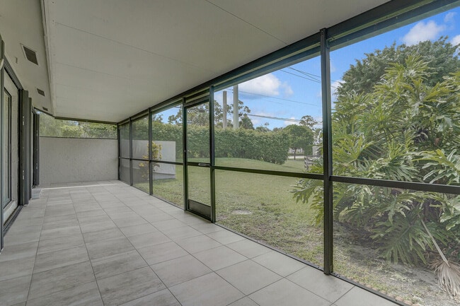 Building Photo - 12712 Spinnaker Ln