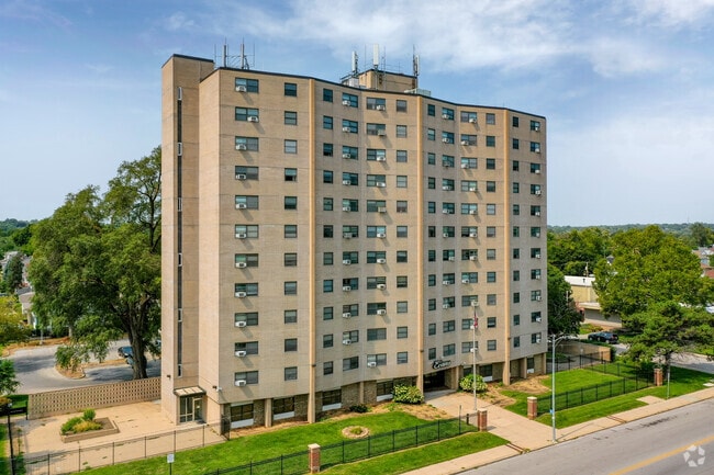 Building Photo - Evans Tower