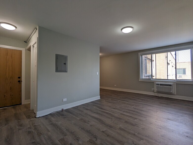 Building Photo - 542 W Surf St