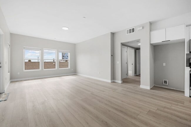 Building Photo - 12714 S Figueroa St