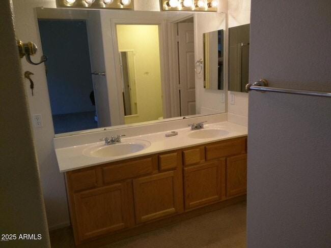 Building Photo - 1924 W Mockingbird Dr