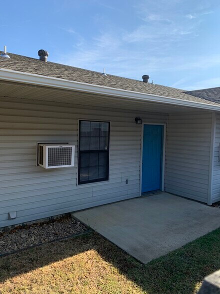 Building Photo - 2704 Wakefield Dr