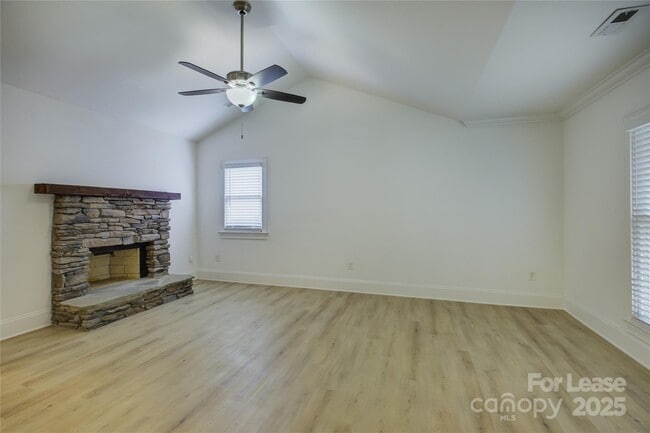 Building Photo - 448 N Summit Ave