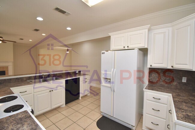 Building Photo - Updated 3 Bedroom, 2 Bath Home