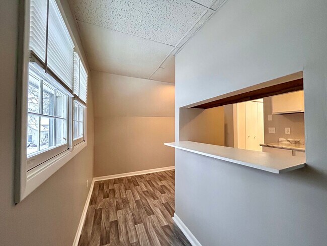 Building Photo - 1461 Leahy St