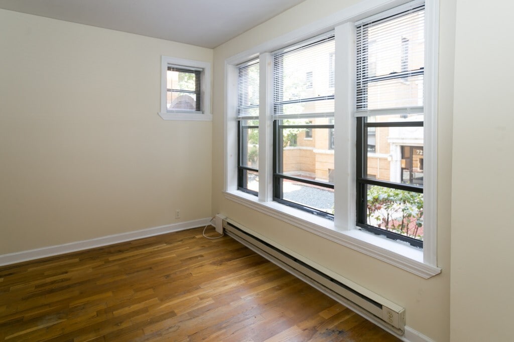 Building Photo - 720 W Barry Ave