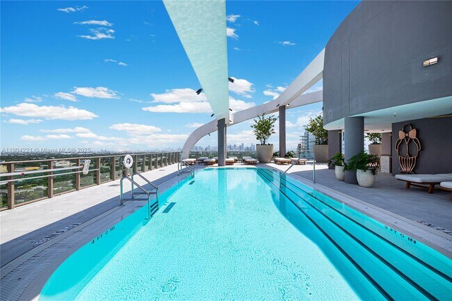 Building Photo - 2678 Tigertail Ave