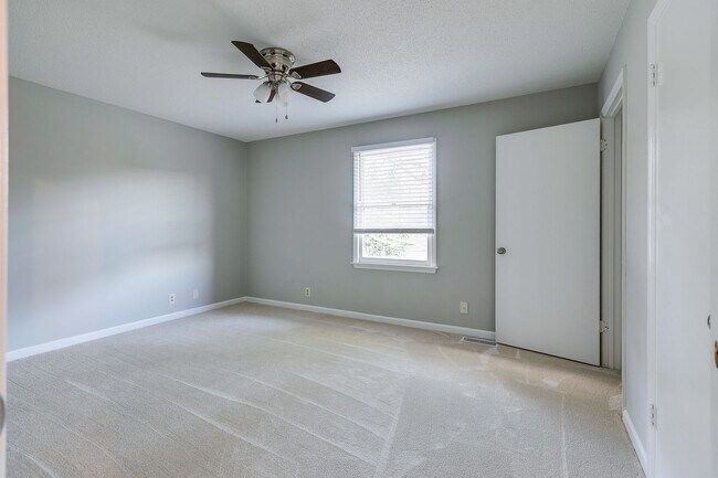 Building Photo - Beautiful Two Bedroom Columbia Duplex – Mi...