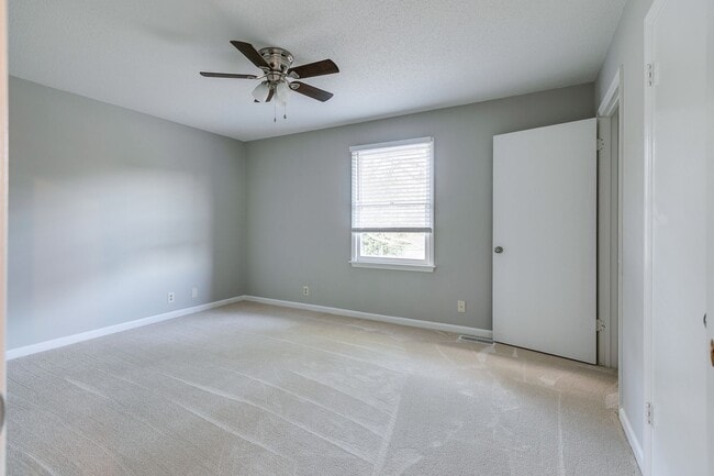 Building Photo - Beautifully Renovated Two Bedroom Duplex –...