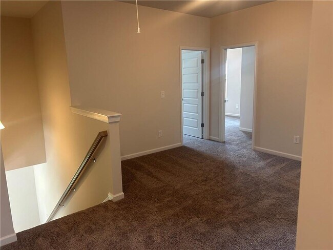 Building Photo - 1083 Lyndhurst Ln