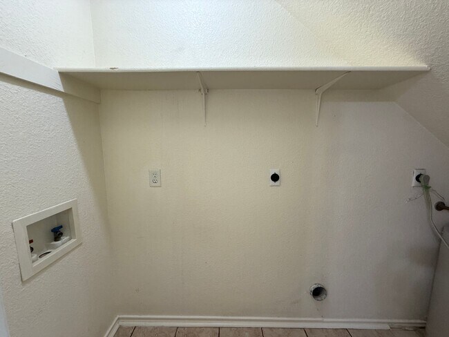 Building Photo - 4407 Abigail Dr