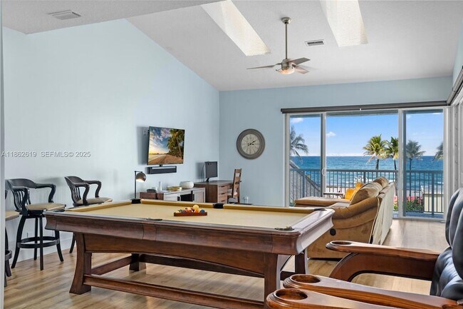 Building Photo - 311 N Surf Rd