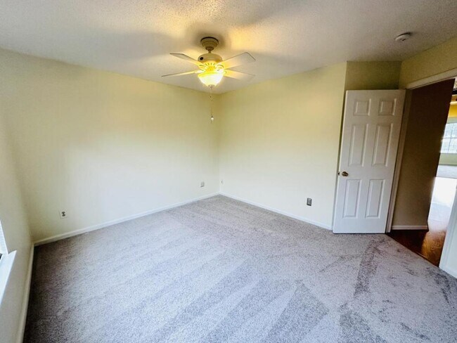 Building Photo - 3249 Fayette Dr