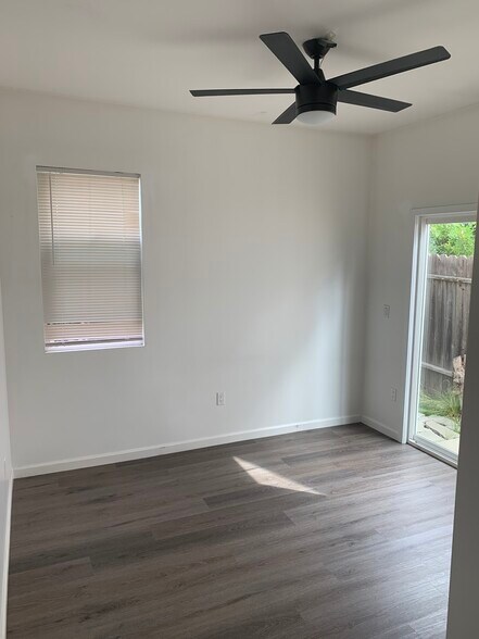 Building Photo - 452 Daroca Ave