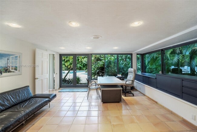 Building Photo - 278 S Island Rd