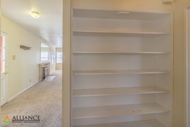 Building Photo - Cute Home Near Anneberg Park!