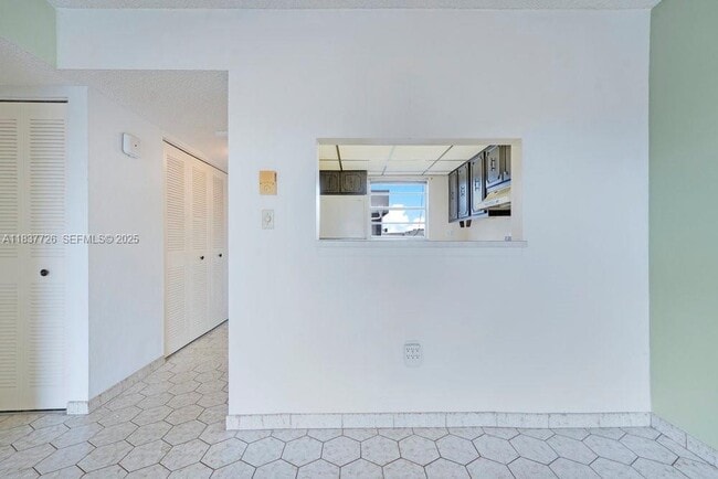 Building Photo - 2998 Sunrise Lakes Dr W