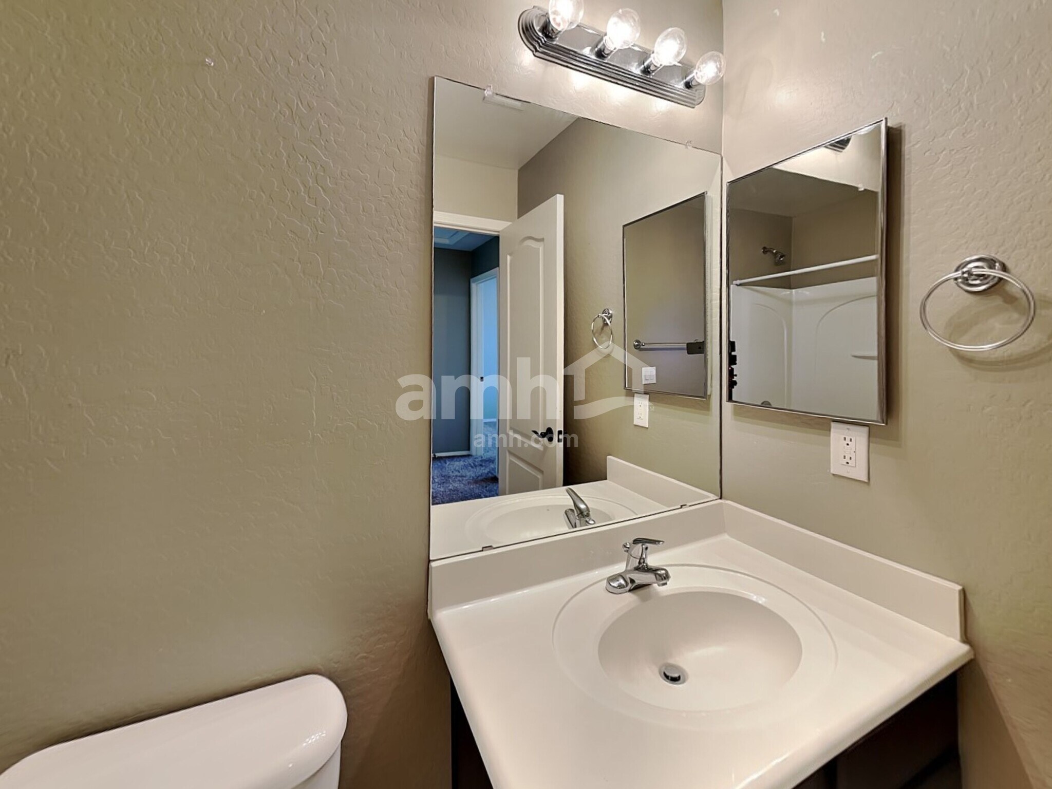 Building Photo - 889 S Storment Ln