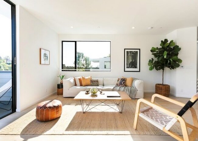 Building Photo - 2221 Jerome Way