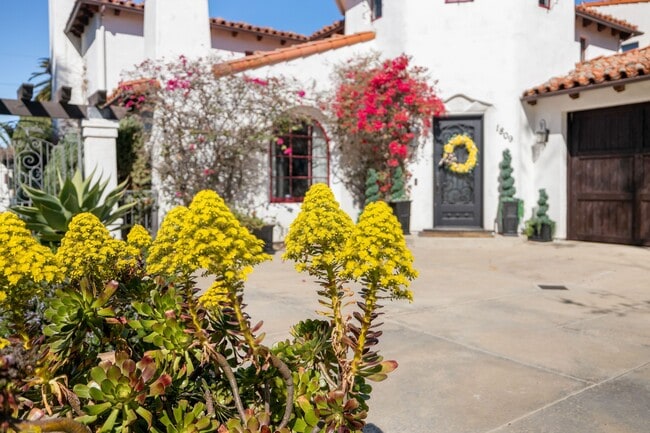 Building Photo - 1809 Palos Verdes Dr W