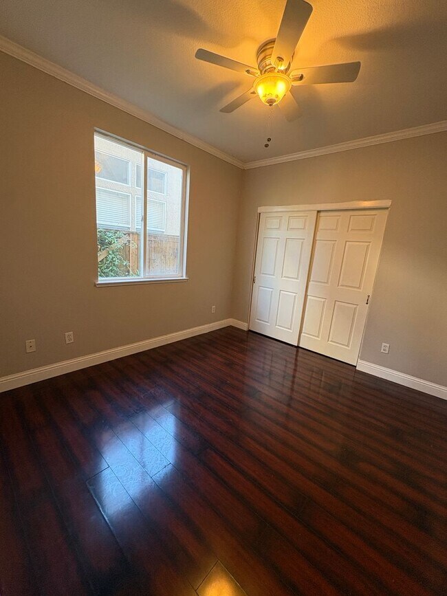 Building Photo - 139 Ainger Cir