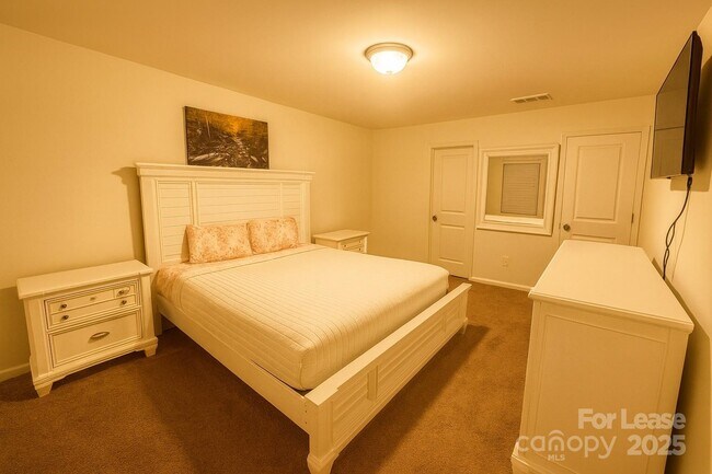 Building Photo - 11028 Wickenden Wy