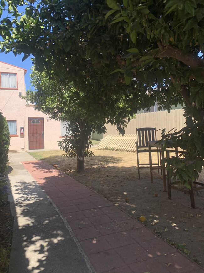 Building Photo - 1823 Stanley Ave