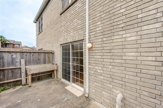 Building Photo - 7657 Cambridge St
