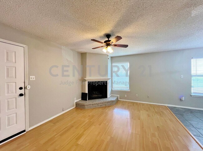 Building Photo - 104 Woodie Way