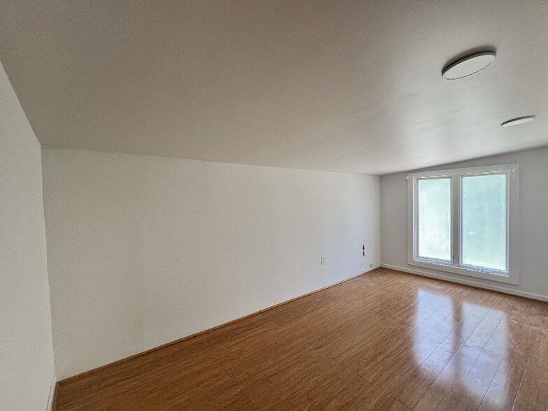 Building Photo - 1279 Kenmore Pl