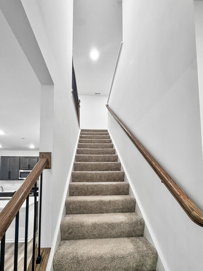 Building Photo - 1135 White Oak Cir